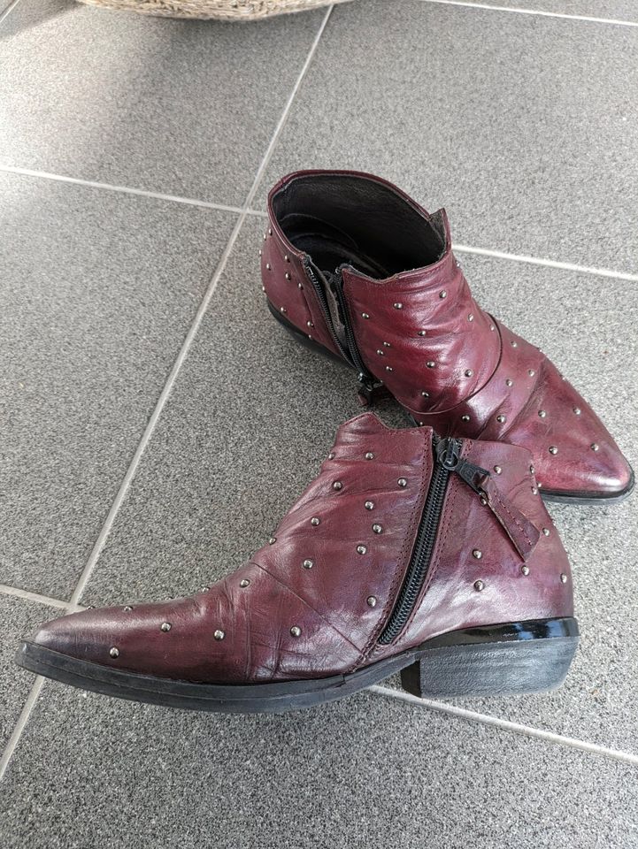 Rot/Lila Knöchel echte Lederstiefel in Berlin