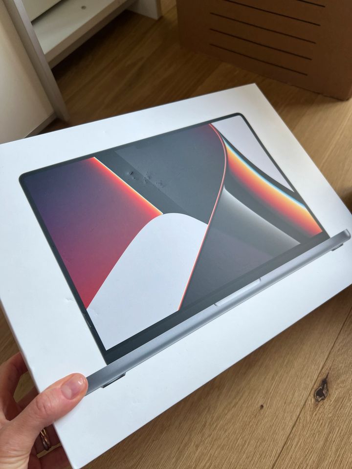 Leere MacBook Pro 14 Zoll Box in München