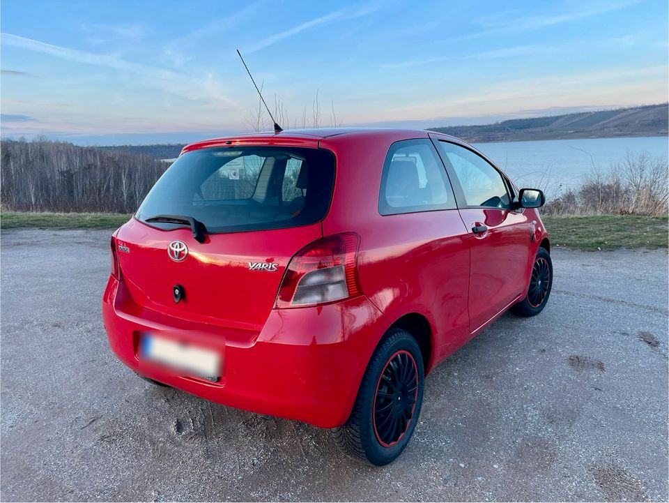 Toyota Yaris 1.3 - PDC - Rückfahrkamera - Tüv 12/25 in Mücheln (Geiseltal)