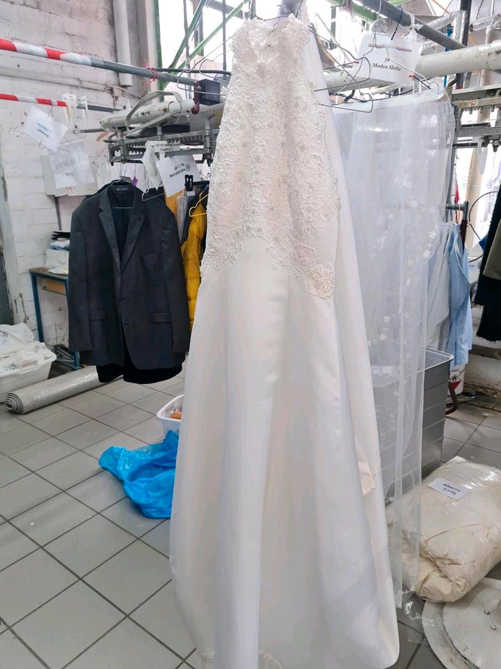 Brautkleid mit Schleppe in Handorf