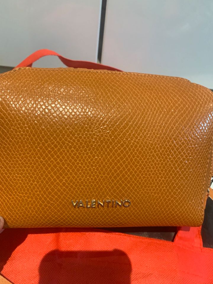 Valentino Pattie Umhangstasche/Crossbody in Waldmohr