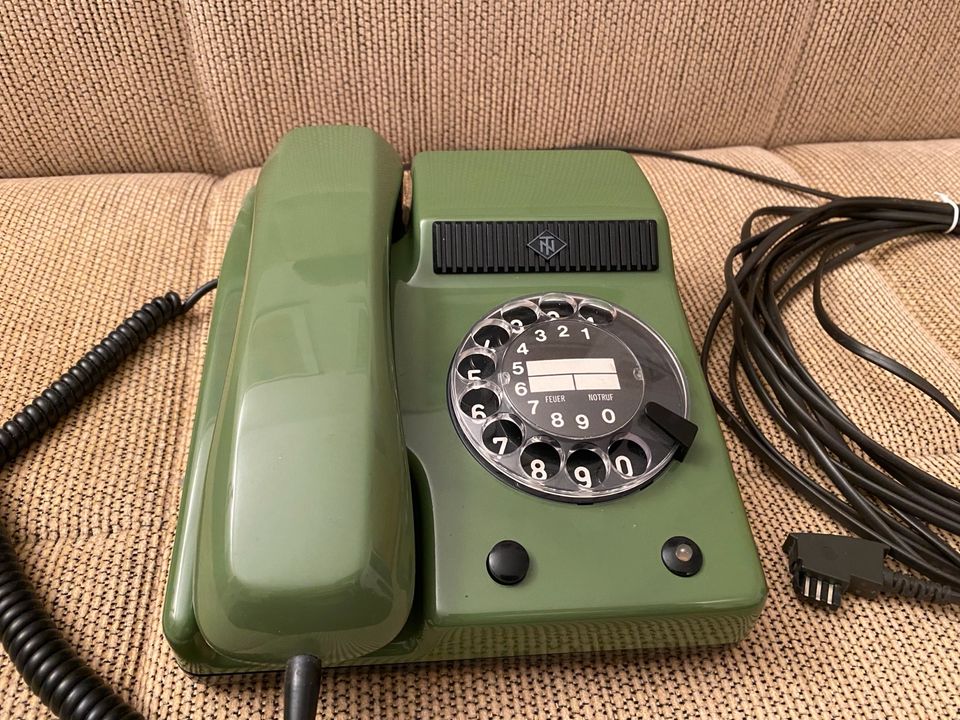 Analoges Wählscheiben-Telefon in grün in Fulda