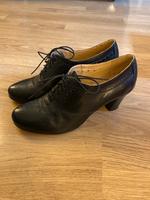 Halbschuh / Brogue mit Absatz von Lloyd in schwarz Berlin - Schöneberg Vorschau