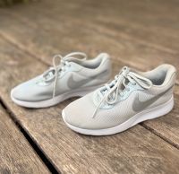 Nike WMNS Tanjun Sneaker Gr. 36 Niedersachsen - Celle Vorschau