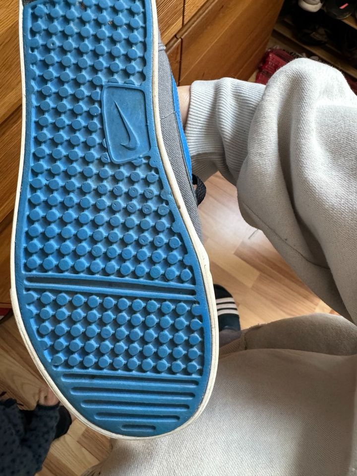 Nike Schuhe grau 39 Skaterschuh in Bad Sassendorf