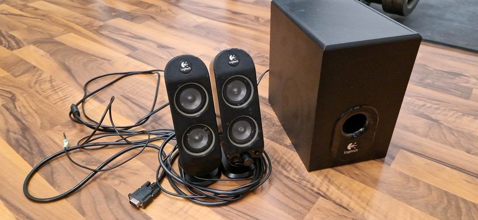 Logitech X-230 PC Lautsprecher 2.1 32 Watt RMS in Lörrach