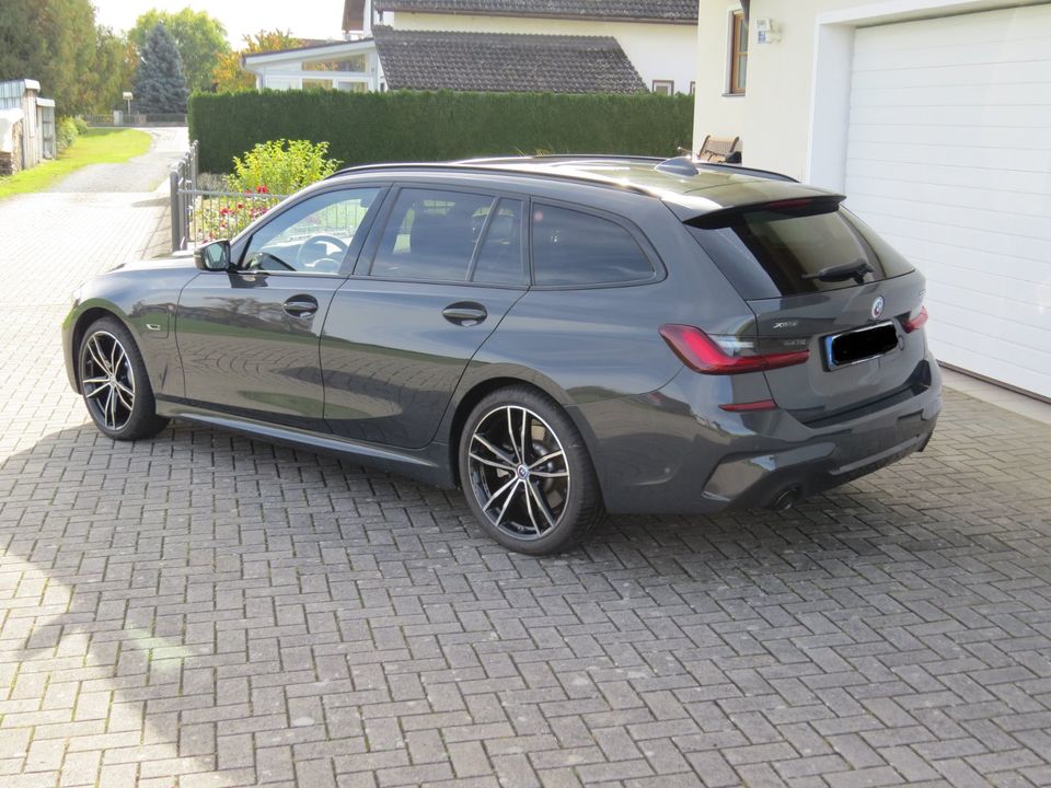 BMW 330e ix touring M-Sport mit sehr viel Ausstattung in Otzing