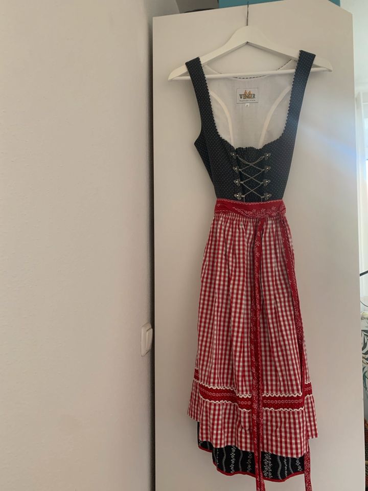 Wenger Dirndl mit Bluse in Rosenheim