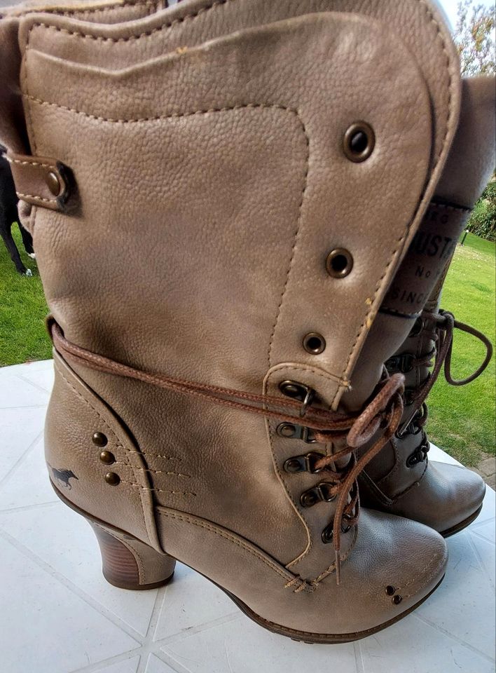 Mustang Stiefel und Stiefeletten in Gardelegen  