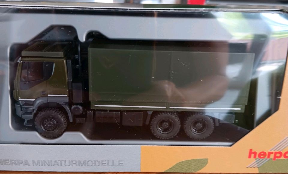 IVECO TRAKKER MILITÄRFAHRZEUG HERPA 1:87 MODELL 746762 in Weinsberg