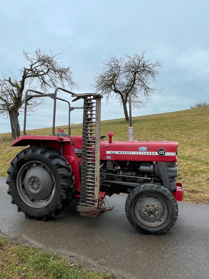 Massey Ferguson MF 133 im Originalzustand in Trendelburg