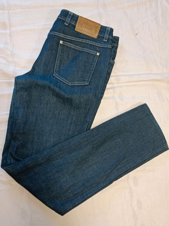 Escada Jeans Gr. 38/40 Dunkelblau in München