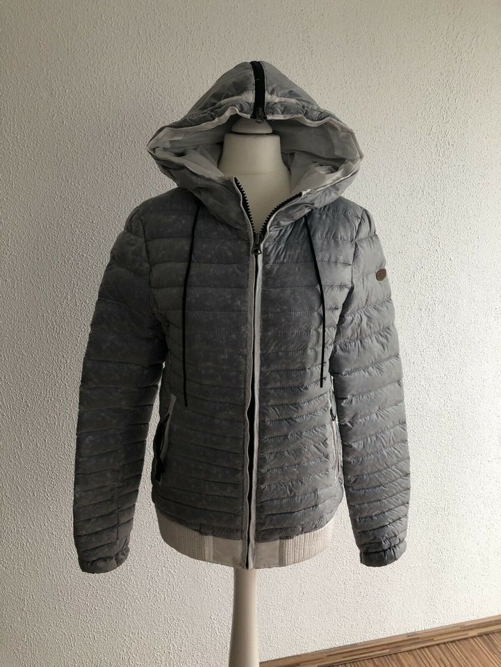 khujo Mädchen Damen Daunen Jacke Gr S Top in Edingen-Neckarhausen