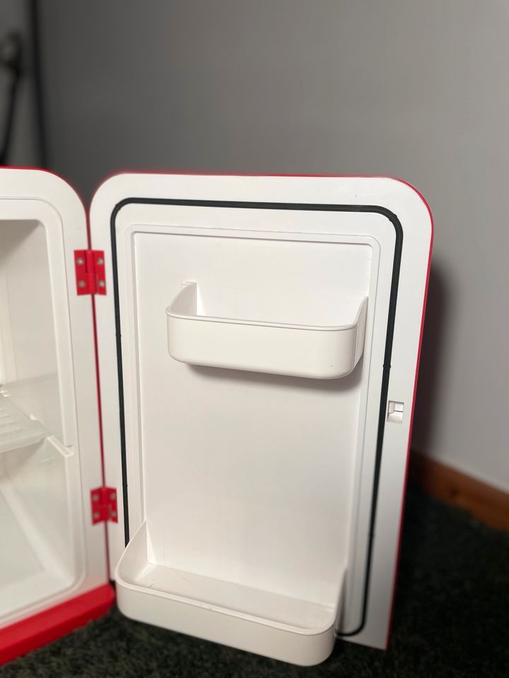 Coca Cola Mini-Kühlschrank mit Camping Funktion in Kleinmachnow