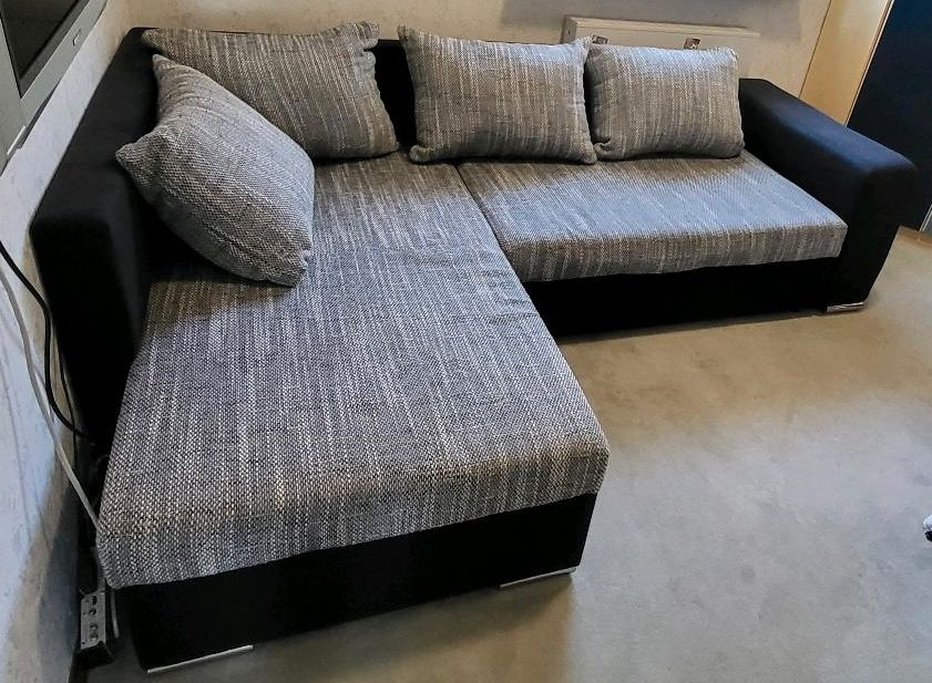 Ecksofa mit Kissen in Kalbe (Milde)