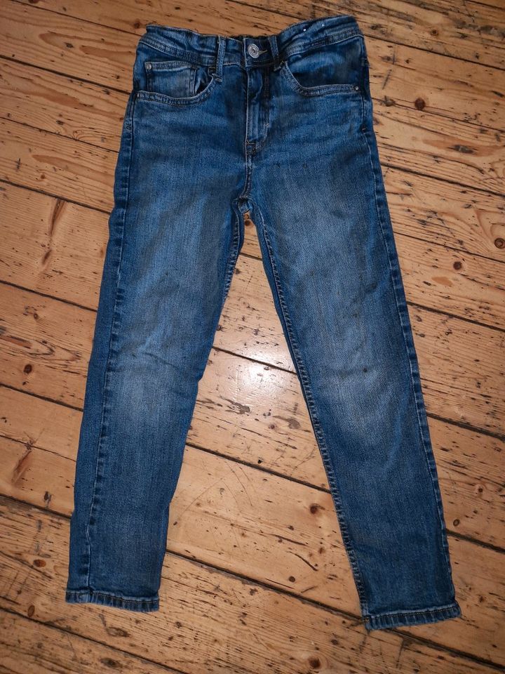 H& m relaxed Tapered Jeans, Gr.146 in Frankenberg (Eder)