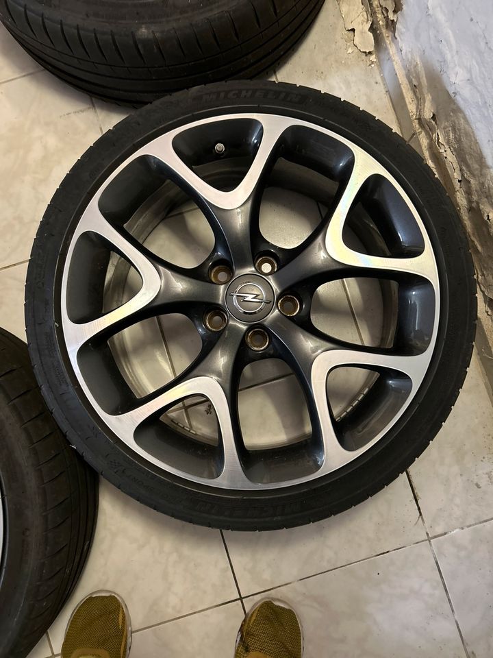 Opel Corsa E OPC Bi-Color Felgen 18 Zoll in Brakel