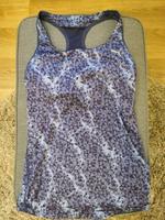 Lila gemustertes Sporttop von Puma - Größe S/M Thüringen - Weida Vorschau
