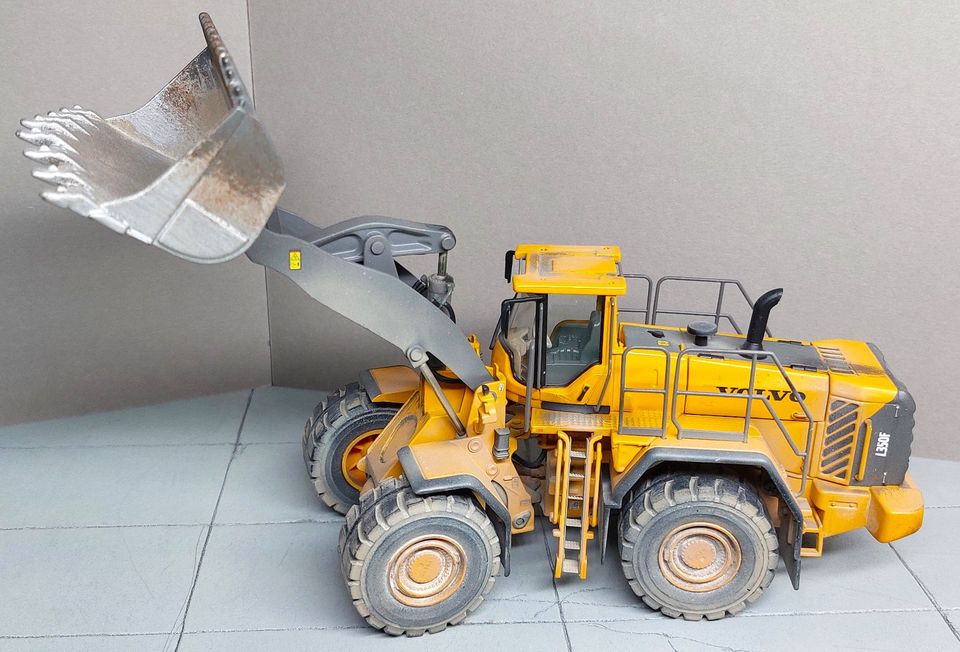 Volvo L350 F, gealtert, in 1:50 von Motorart. in Neuwied