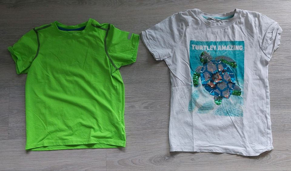 18 Jungen T-Shirts und Hemden (Größe 128-140, 7-8 Jahre) in Dudenhofen