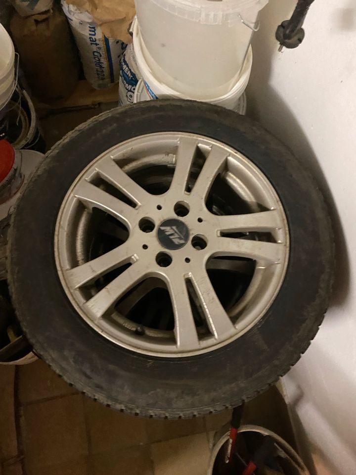 M+S Winterreifen 195/60R15 88T in Mücke