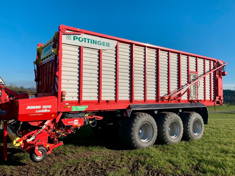 Pöttinger Jumbo 10010D Combiline Ladewagen Tridem Fahrwerk in Achberg