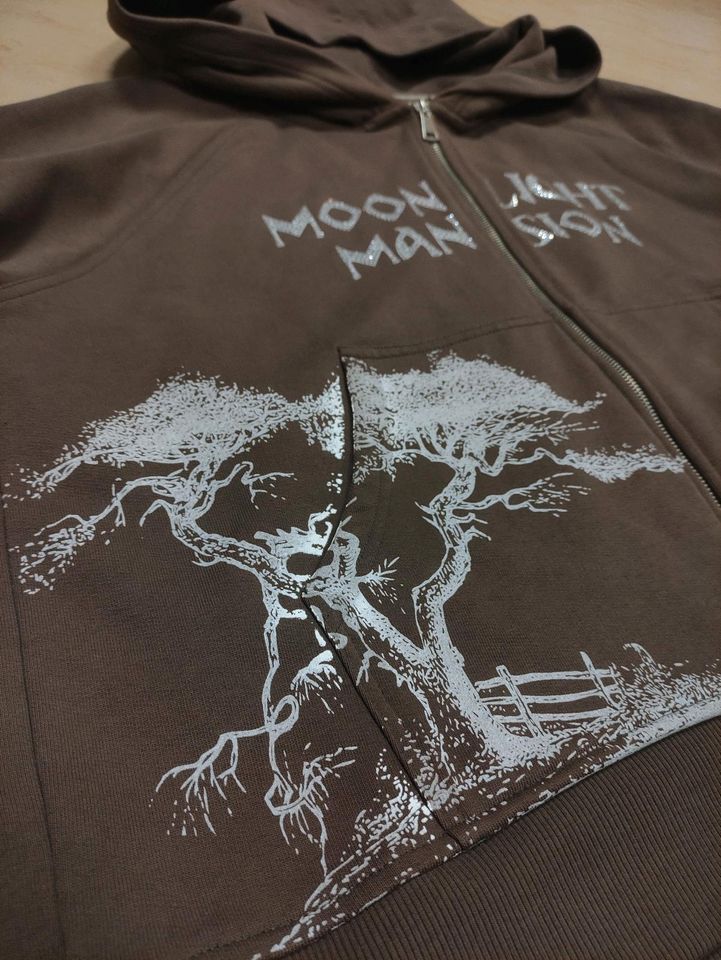 Moonlight Mansion Zip-Hoodie Tree-Zip-Up Braun M in Göda