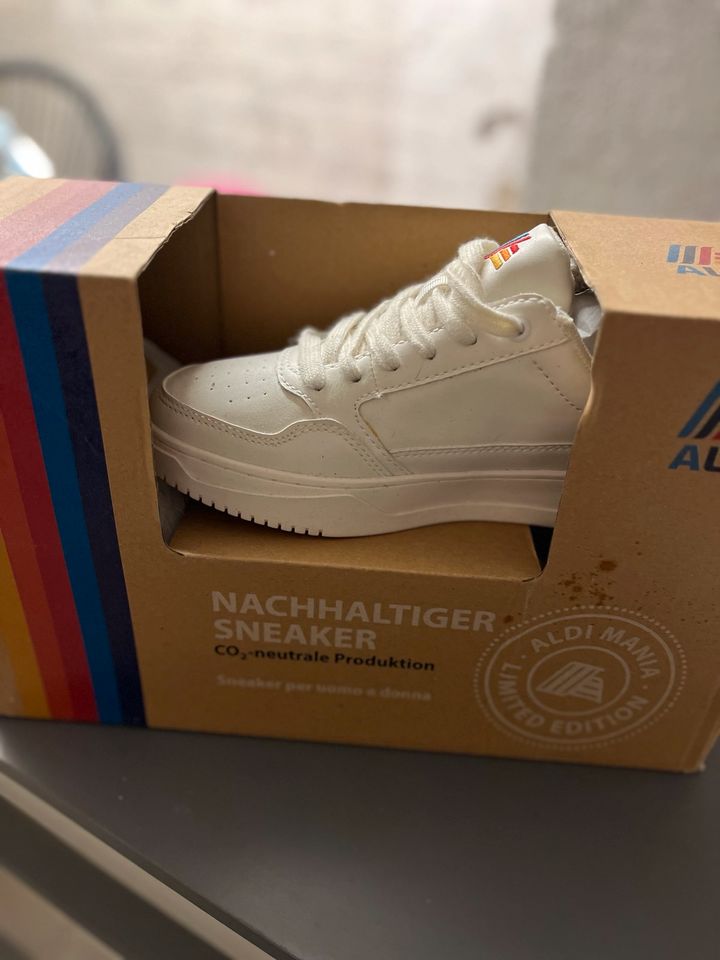 Aldi Sneaker Turnschuhe weiß 38 nachhaltig limitiert in Waltrop