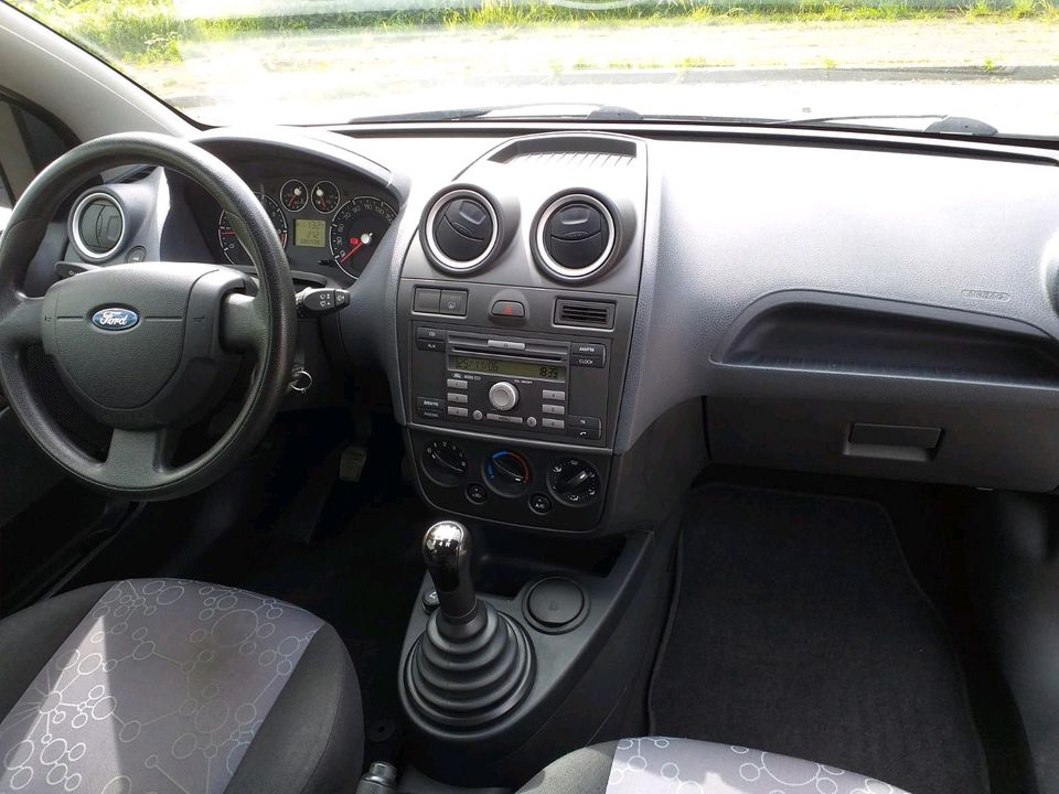 Ford Fiesta 1,3l 5 Türer wenig Kilometer guter Zustand TÜV 12/24 in Moers