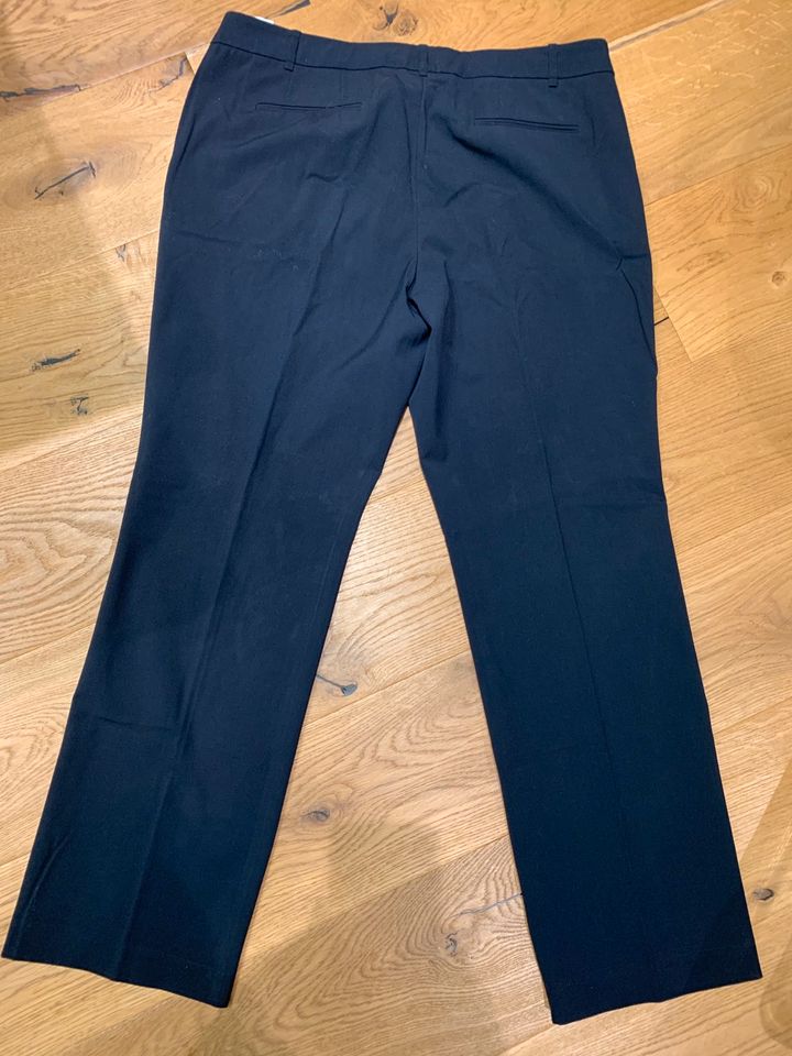 Esprit Anzug Hose mit Bügelfalte blau Gr. 44 in Endingen