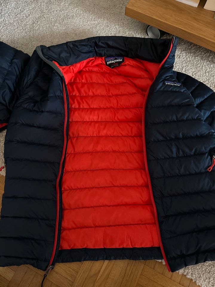 Patagonia Mens Down Sweater Daunenjacke dunkelblau Gr. S in Köln