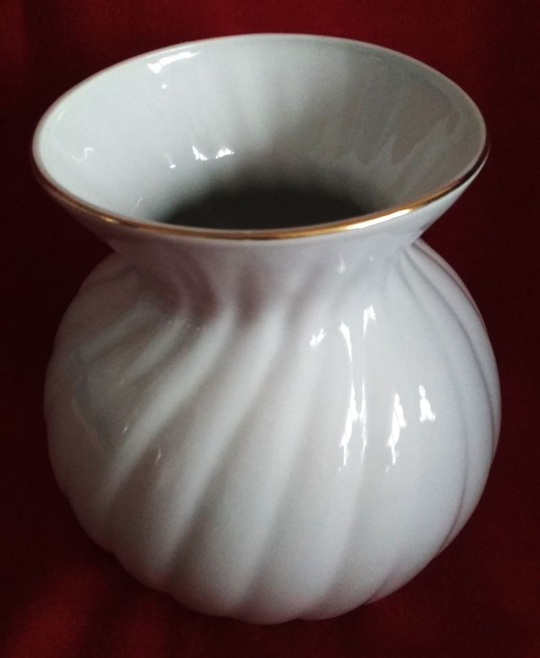Porzellan Vase Blumenvase weiß Goldrand Dekoration in Singen
