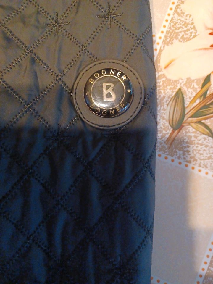 NEUWERTIGE BOGNER Steppjacke, Farbe schwarz, Gr. 40/42 in Naumburg (Saale)