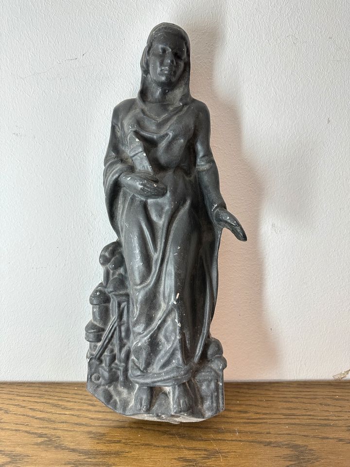 Heilige Barbara Wandrelief Gusseisen Kunstfigur Religion in Hennef (Sieg)