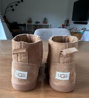 UGG Wildleder Stiefeletten 23,5 top Zustand Nordrhein-Westfalen - Nettetal Vorschau