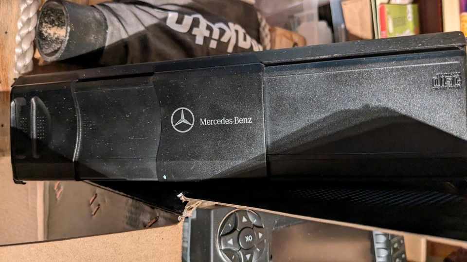 Mercedes Benz Autoradio original mit CD Wechsler in Bühl