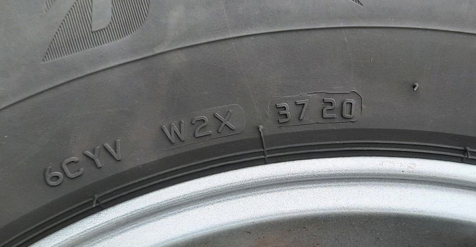 4 x 16" Bridgestone Blizzak LM005 215/70 R16 100T auf Alufelgen in Wallmerod