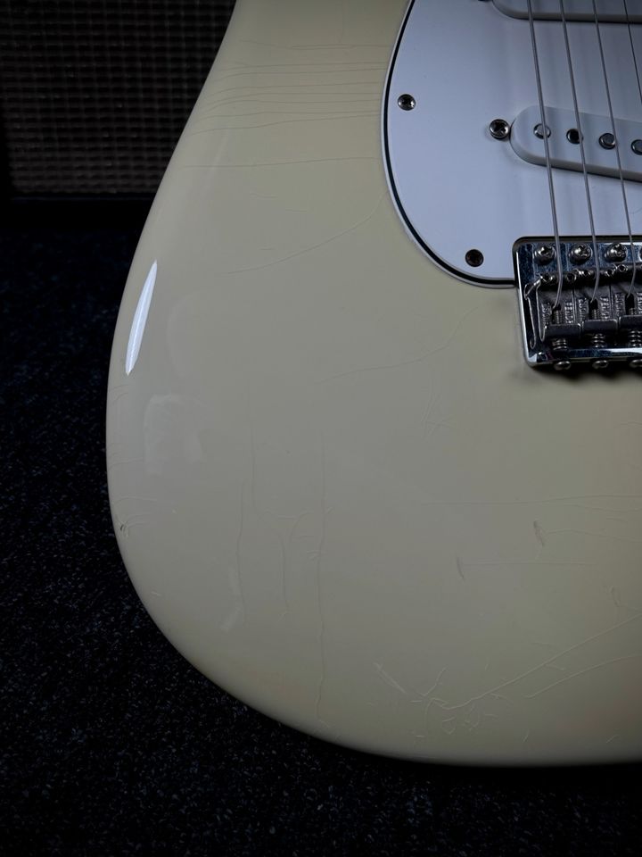 2005 Fender 69 Strat Closet Classic Relic Olympic White in Kiefersfelden