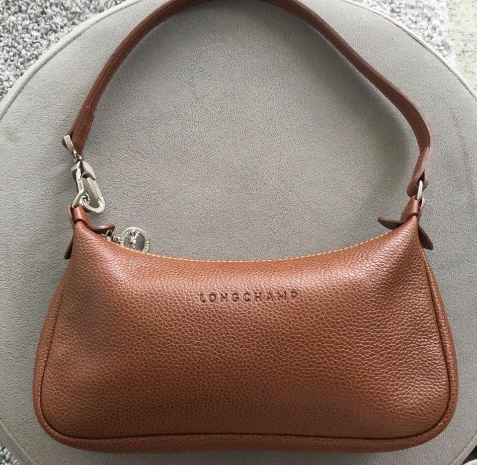 SUCHE longchamp umhänge Tasche Baguette Style Farbe egal in Friedberg (Hessen)