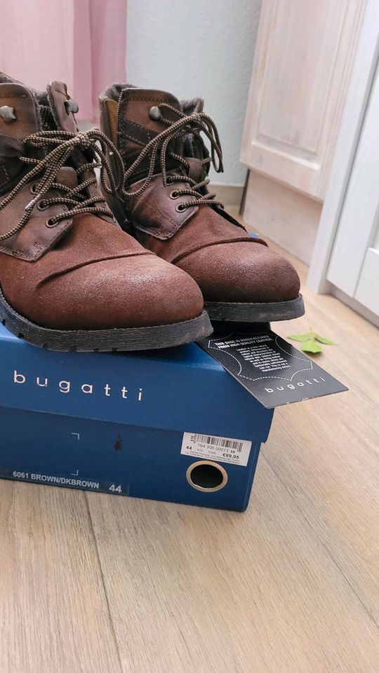 Bugatti Schuhe echt Leder in Bitterfeld