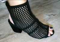 NEU Stradivarius Netz Stiefel Damen Schuhe Extravagant toll Gr.39 Nordrhein-Westfalen - Hagen Vorschau