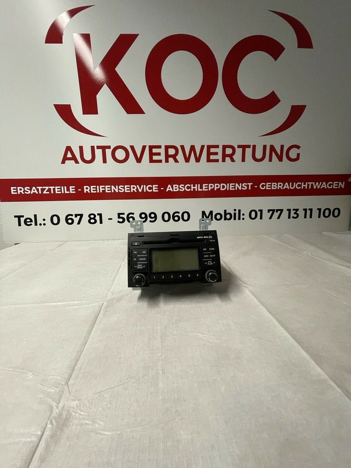 Hyundai i30 CD Radio / Audio System e11034070 / 61240655 in Idar-Oberstein