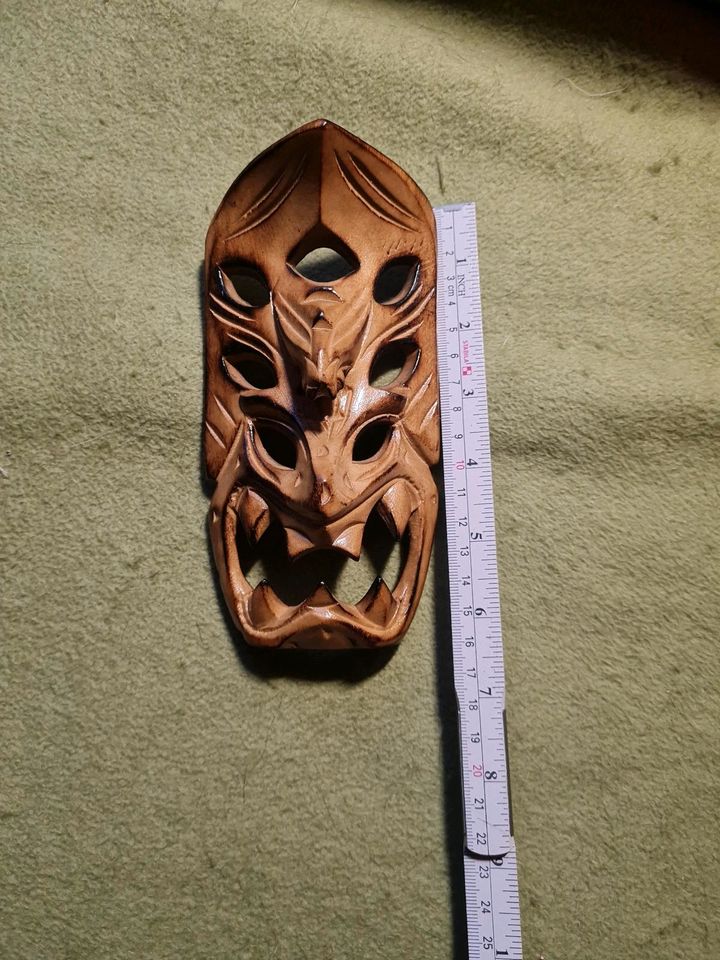 Maske aus Holz in Dortmund