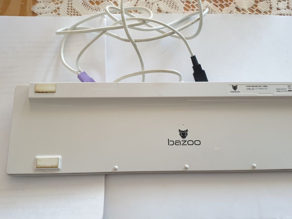 Bazoo Keyboard iBoard mit integrierter USB Buchse an der Tastatur in Salzgitter