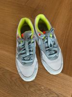 Graue Nike Sneaker mit neon-farbenen Details München - Maxvorstadt Vorschau