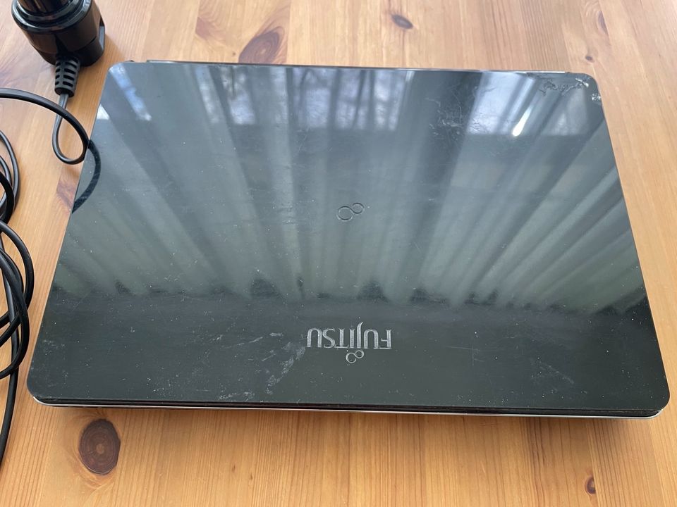 FUJITSU alt laptop core i7 ohne Hard-Drive in Halle