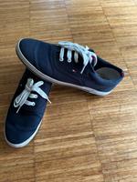 Tommy Hilfiger Sneaker Größe 42 Schuhe Baden-Württemberg - Freiburg im Breisgau Vorschau