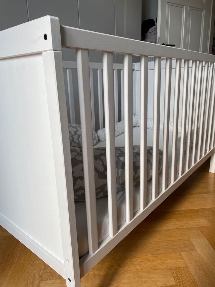 Ikea SUNDVIK Babybett,weiß,70x140,Skönast Matratze Kinderbett in Frankfurt am Main