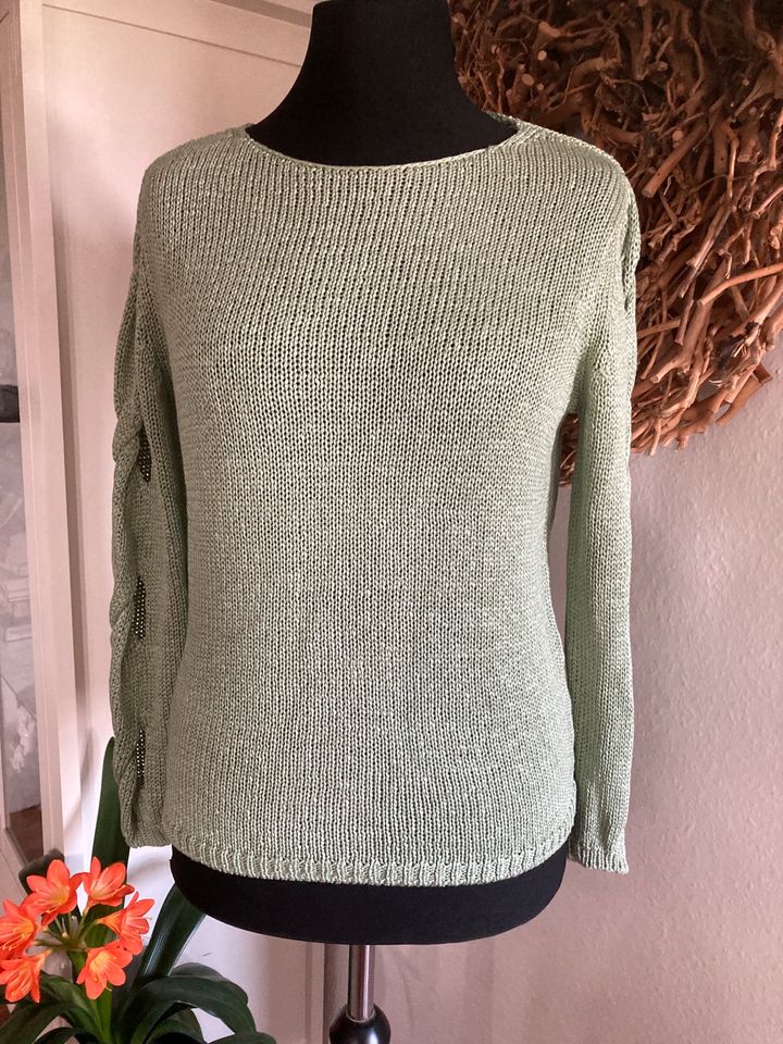 Pullover mit Cut outs in Salzwedel