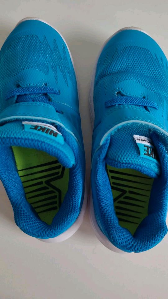 Nike Schuhe Kinder Größe 26 Kinderschuhe Turnschuhe Hallenschuhe in Wuppertal